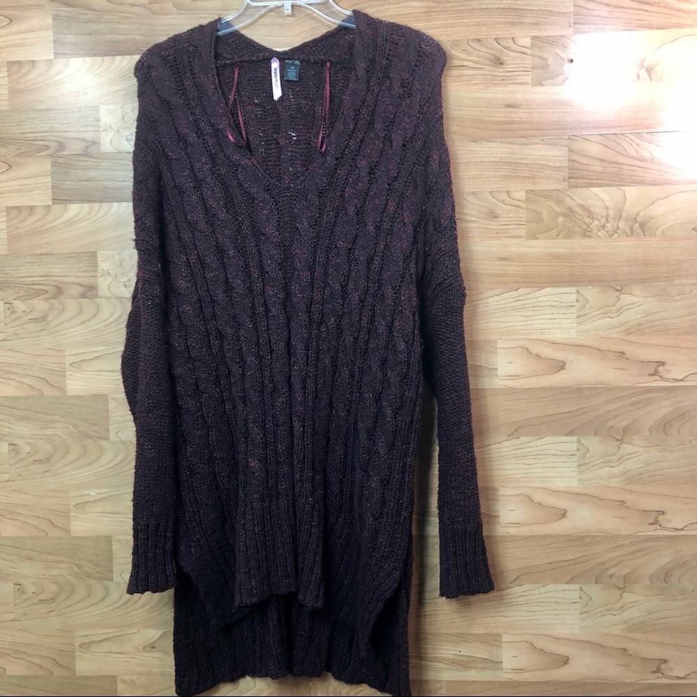 Love By Design Medium Oversized Heavy Weight Burgundy Cable Knit V-Neck